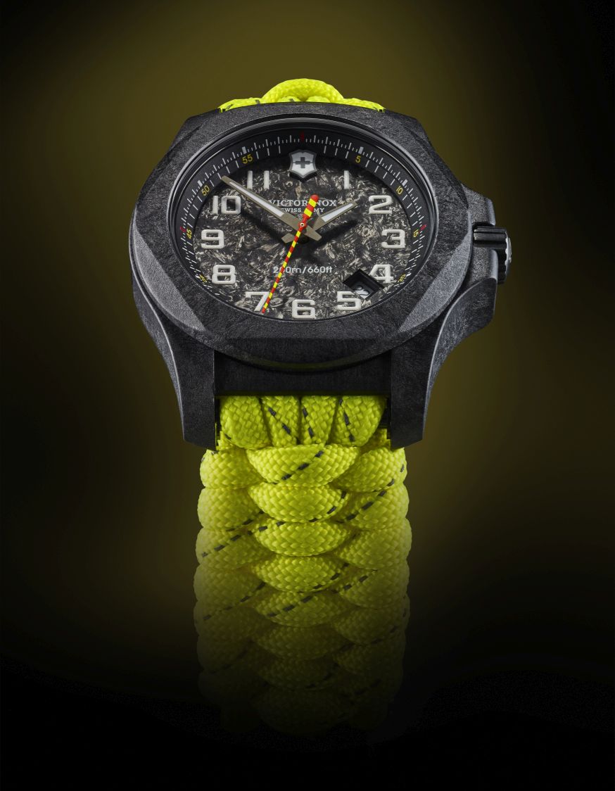 שעון כבאים של ויקטורניקס Victorinox Swiss Army I.N.O.X. Carbon